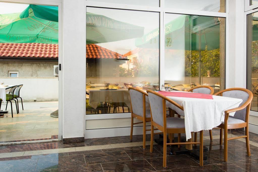 Downtown Private Rooms Mandic San Pietro di Brazza Esterno foto