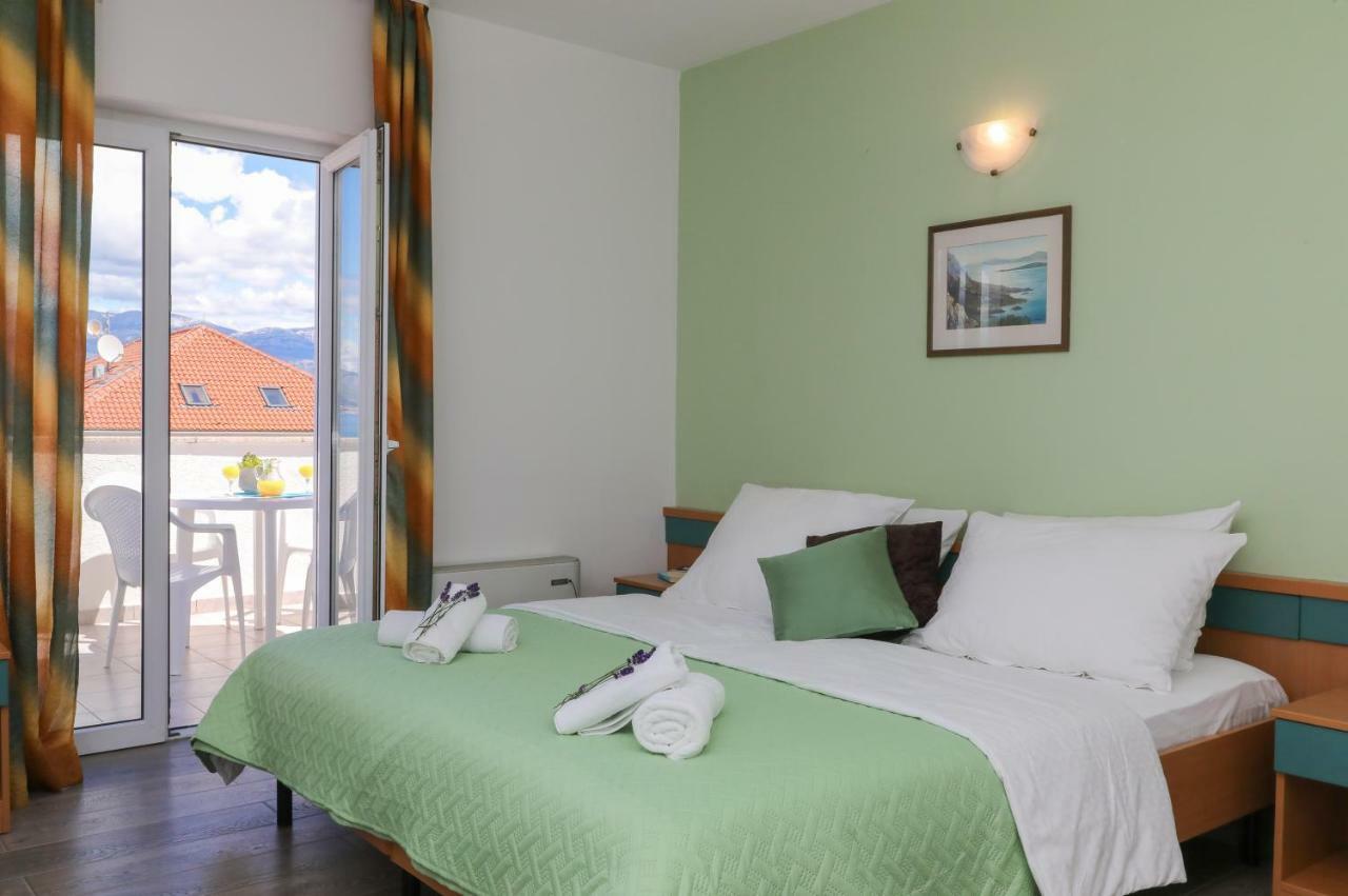 Downtown Private Rooms Mandic San Pietro di Brazza Esterno foto