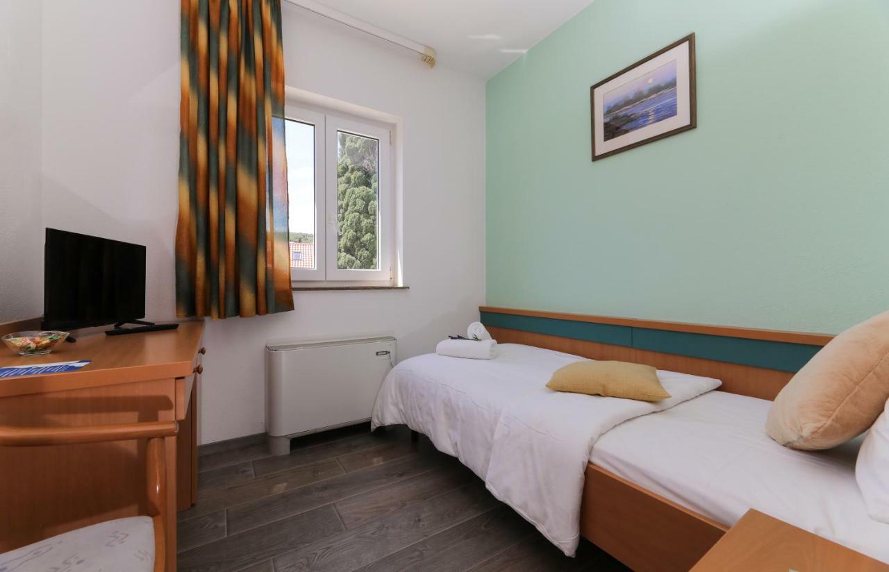 Downtown Private Rooms Mandic San Pietro di Brazza Esterno foto