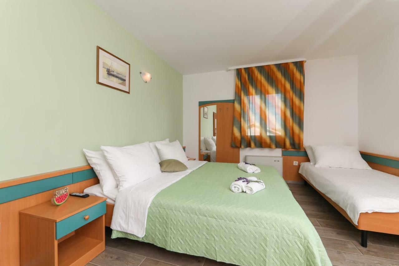 Downtown Private Rooms Mandic San Pietro di Brazza Esterno foto
